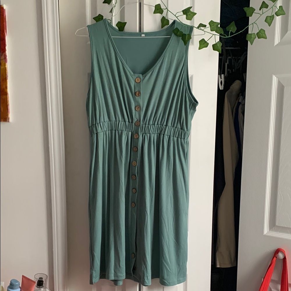 Sleeveless Green Button-Down Dress